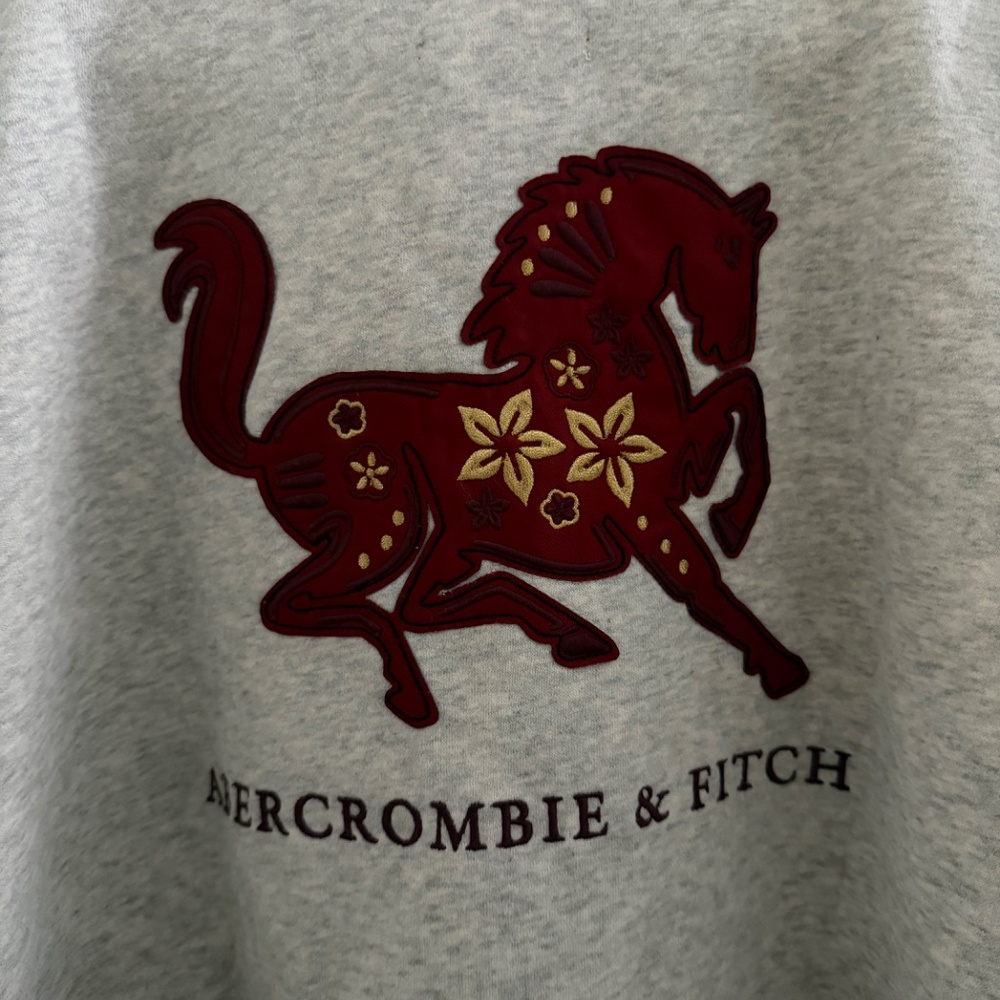 NWT Lunar New Year Horse Abercrombie three-quarter zip - Picture 4 of 4